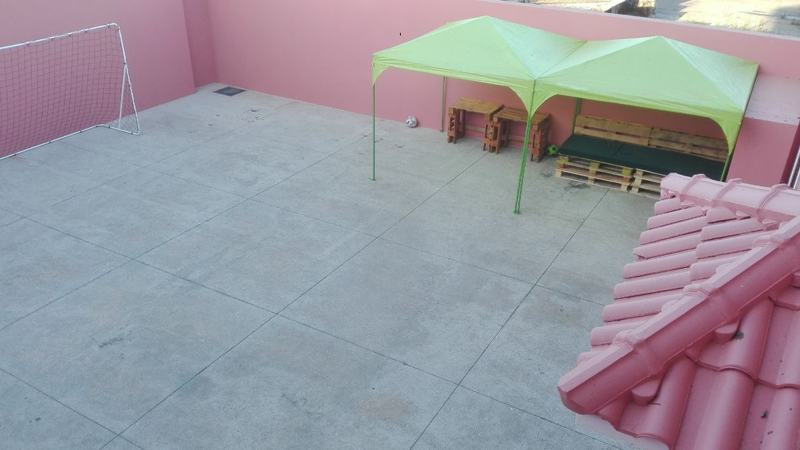 Recreio com tenda e baliza